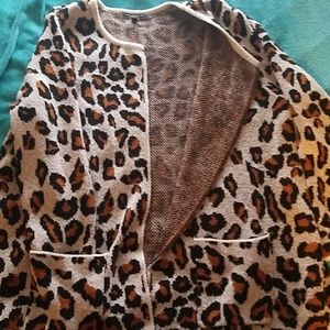 Cheetah print cardigan w/ pockets!